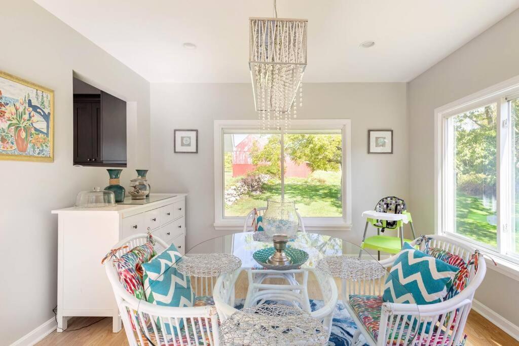 Unique Retreat With Private Patio, 4 King Beds And Bbq Villa Groton Exterior foto