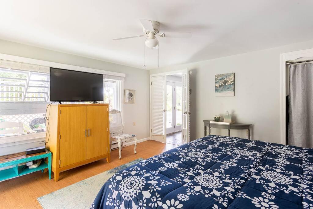 Unique Retreat With Private Patio, 4 King Beds And Bbq Villa Groton Exterior foto