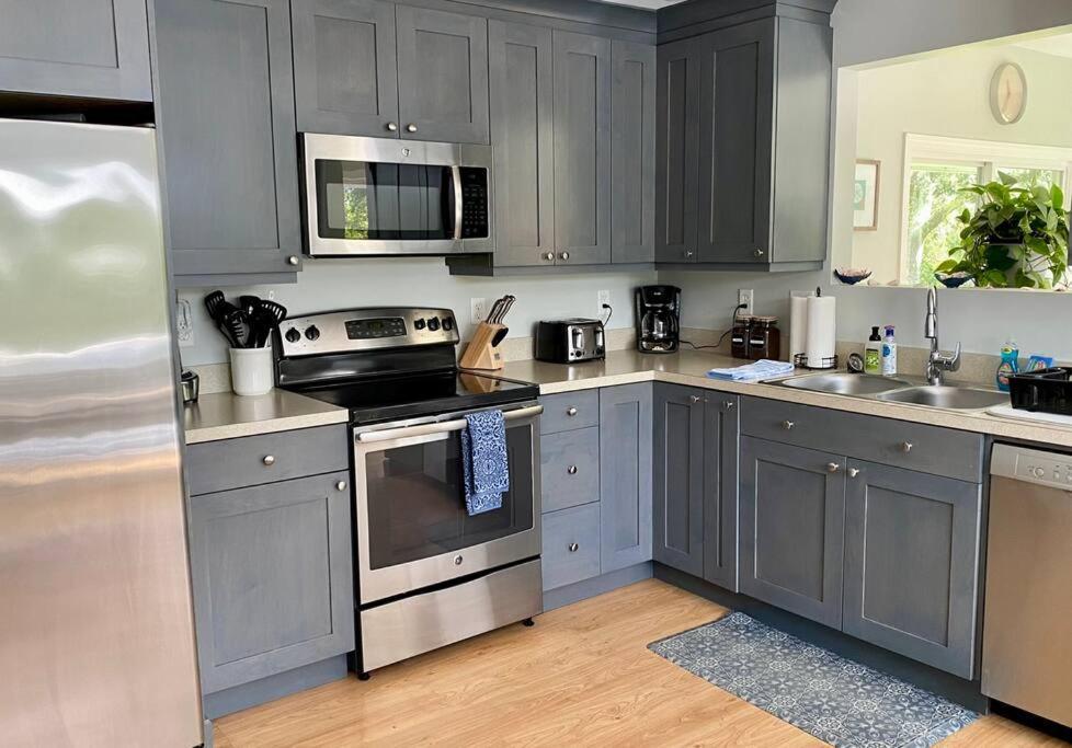 Unique Retreat With Private Patio, 4 King Beds And Bbq Villa Groton Exterior foto