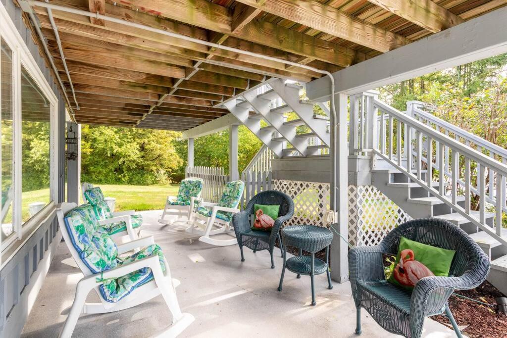 Unique Retreat With Private Patio, 4 King Beds And Bbq Villa Groton Exterior foto