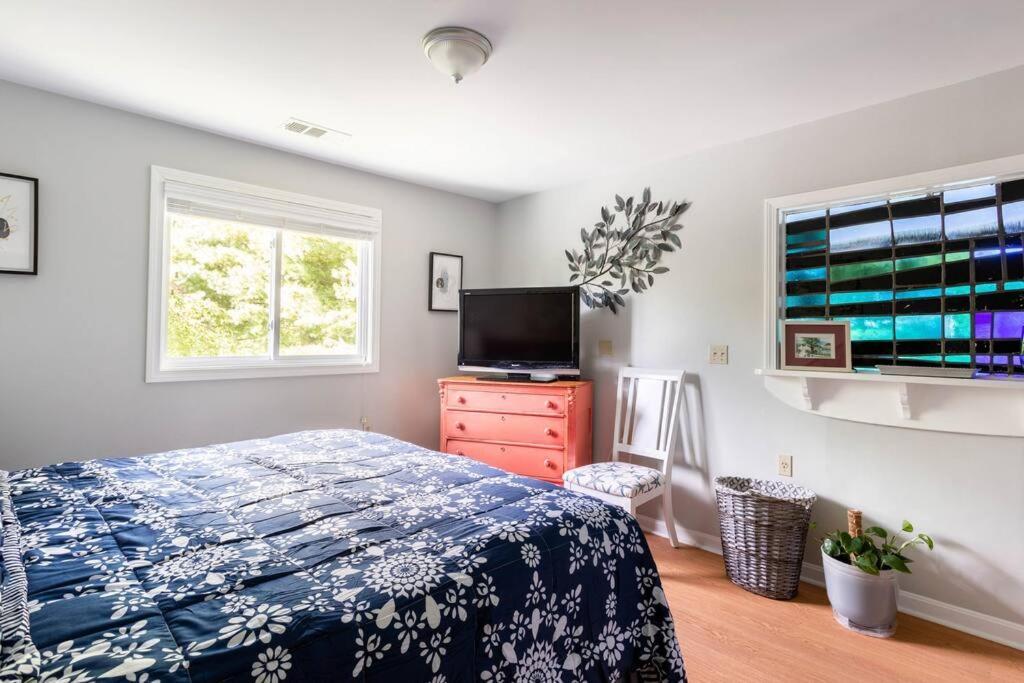 Unique Retreat With Private Patio, 4 King Beds And Bbq Villa Groton Exterior foto