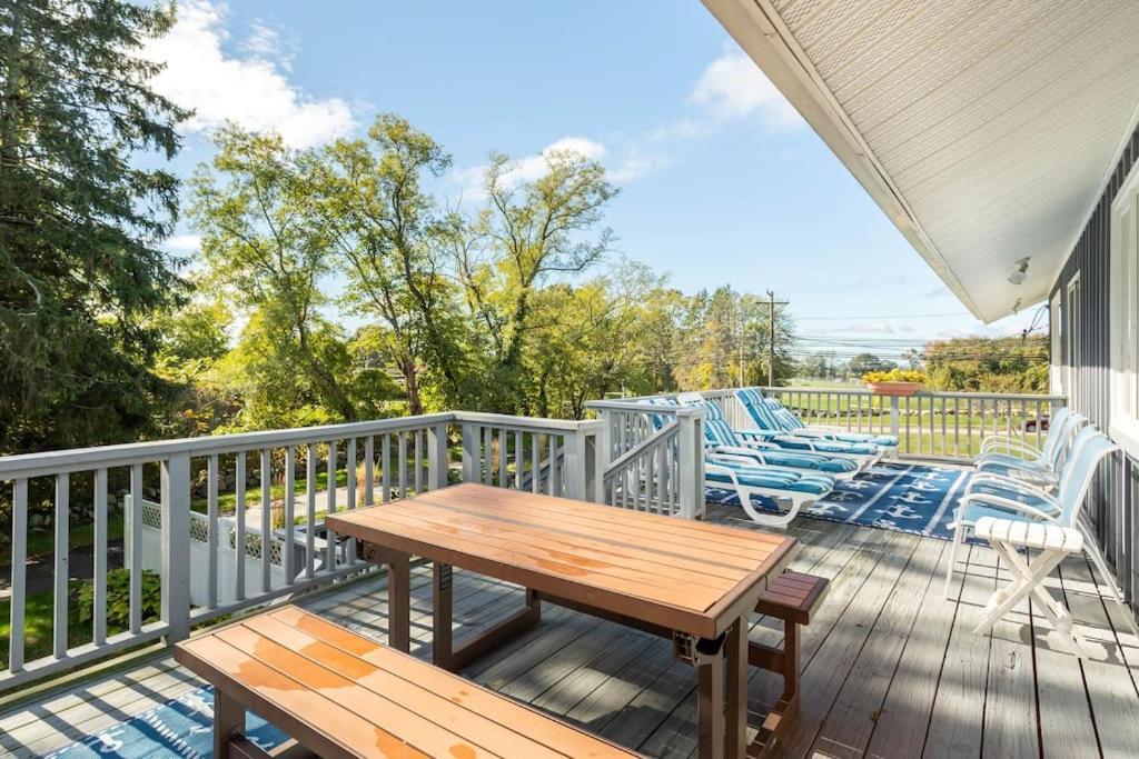 Unique Retreat With Private Patio, 4 King Beds And Bbq Villa Groton Exterior foto