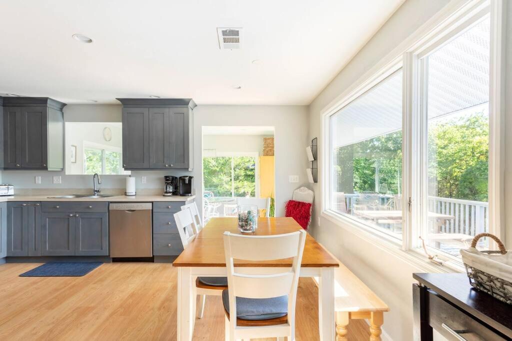 Unique Retreat With Private Patio, 4 King Beds And Bbq Villa Groton Exterior foto