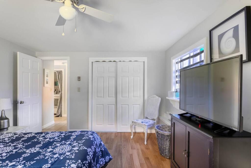 Unique Retreat With Private Patio, 4 King Beds And Bbq Villa Groton Exterior foto