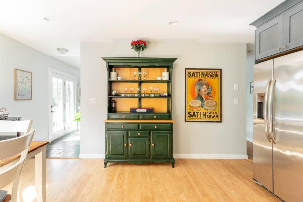 Unique Retreat With Private Patio, 4 King Beds And Bbq Villa Groton Exterior foto
