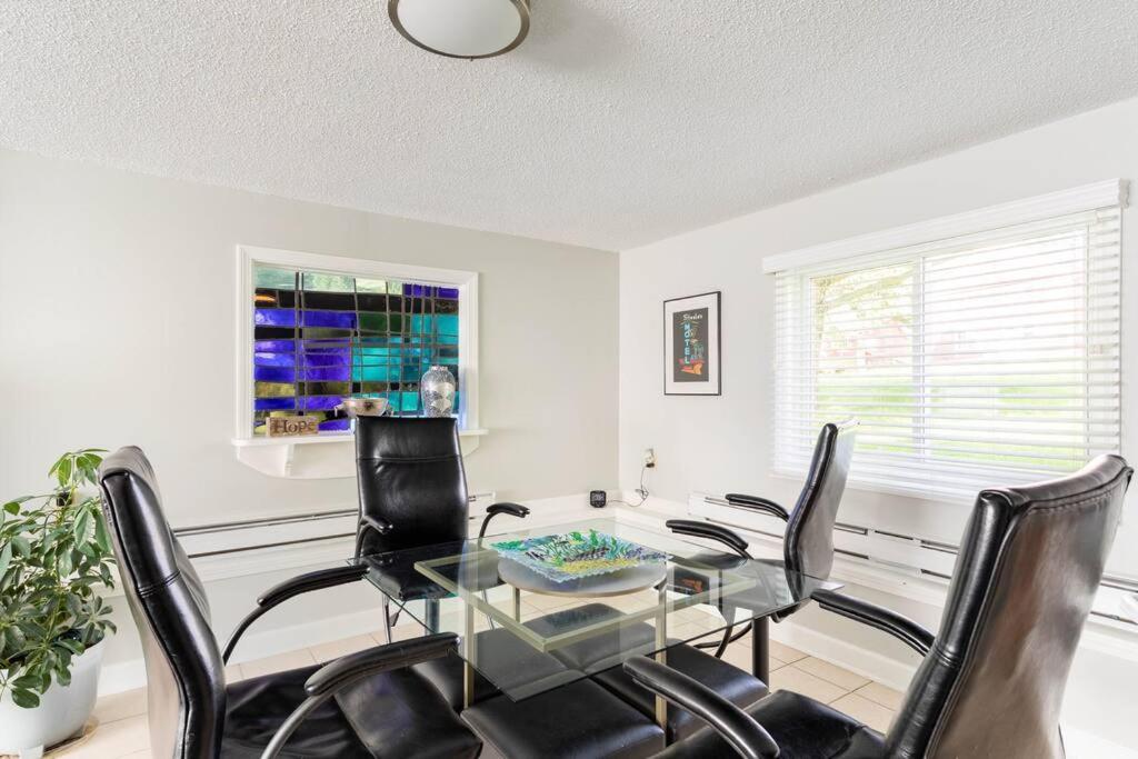 Unique Retreat With Private Patio, 4 King Beds And Bbq Villa Groton Exterior foto