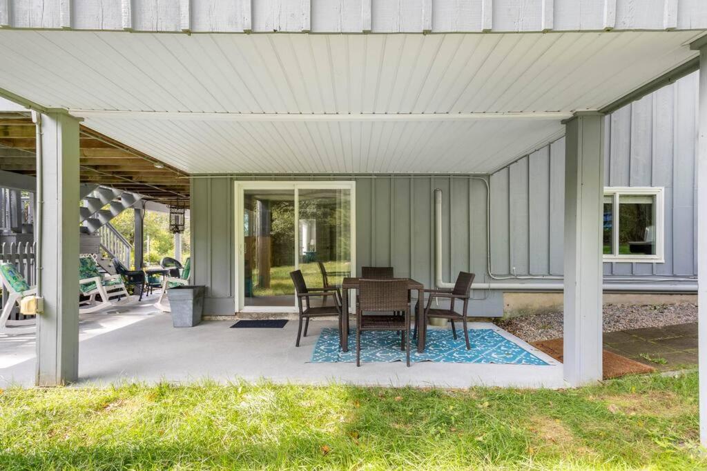 Unique Retreat With Private Patio, 4 King Beds And Bbq Villa Groton Exterior foto