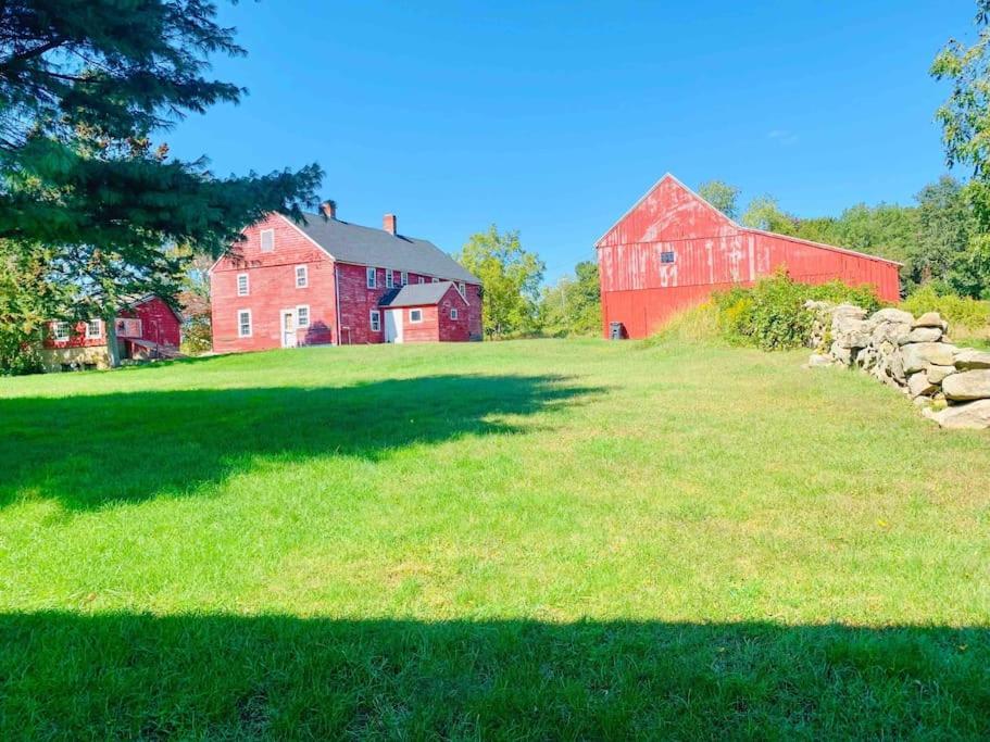 Unique Retreat With Private Patio, 4 King Beds And Bbq Villa Groton Exterior foto