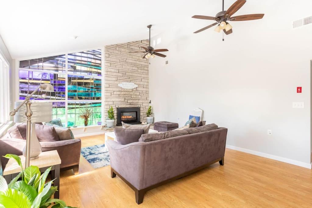 Unique Retreat With Private Patio, 4 King Beds And Bbq Villa Groton Exterior foto